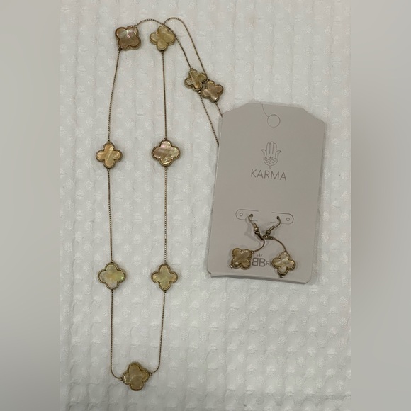 NWT Bijou Brigette Shell & Gold Long Necklace & Dangle Earrings Set - Picture 1 of 12